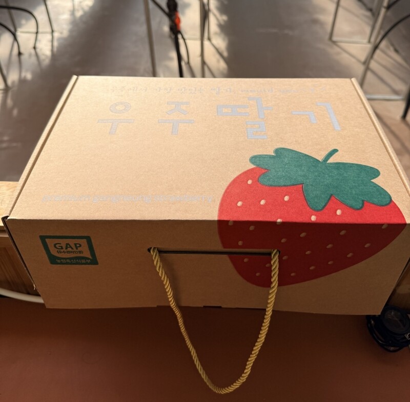 강릉팜,우주[픽업전용/2월5일부터 픽업가능]1kgx2박스 선물세트 농장 직배송 강릉 우주딸기농장 고당도 설향딸기 GAP 인증 당일수확